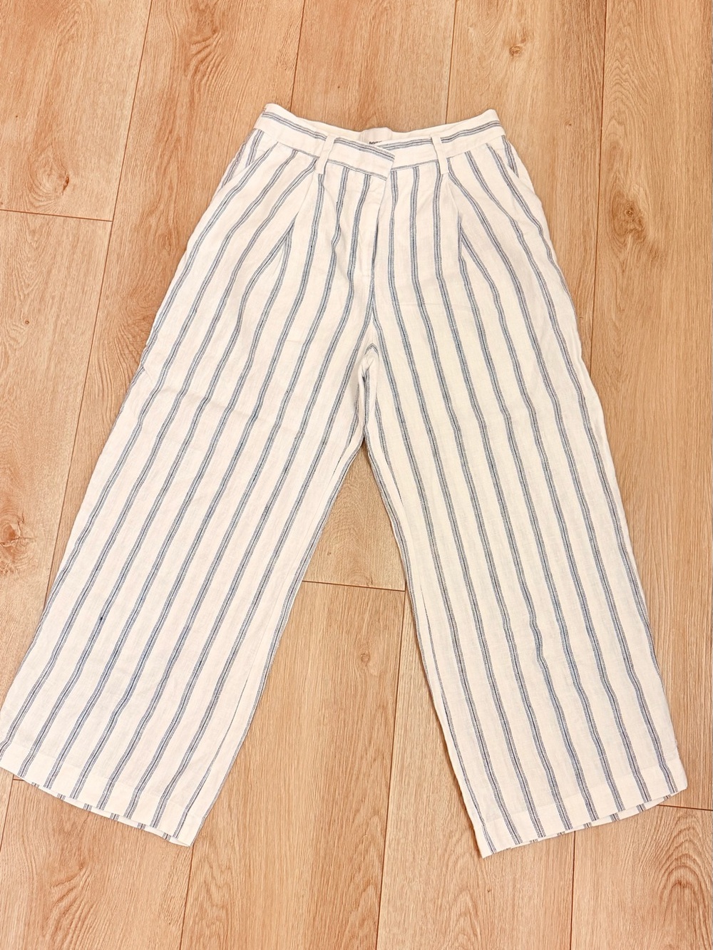 Reformation White and Blue Striped Linen Wide-Leg Pants *fits up to 5.4 height*